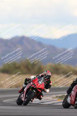 media/Nov-16-2025-Race Pace (Sun) [[8c5fa54630]]/Non Verified Riders (1st 20 Minutes)/5-Turn 15 (110pm)/